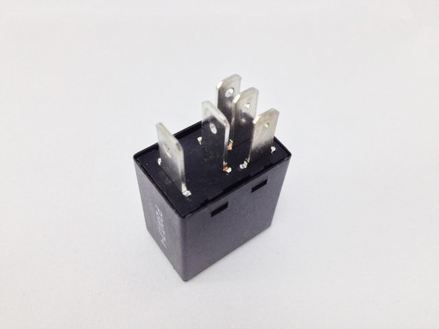 Reley Inversor 12 Volt.  15/40W 2A 042012024 Caio